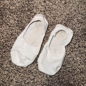 Perfect ladies black athletic socks gym shoe foot